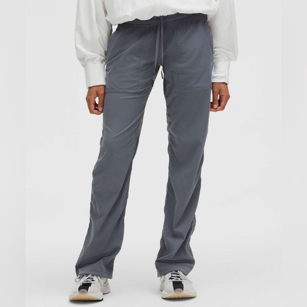 Lululemon Dance Studio Mid-Rise Pant *Regular
Solar Grey